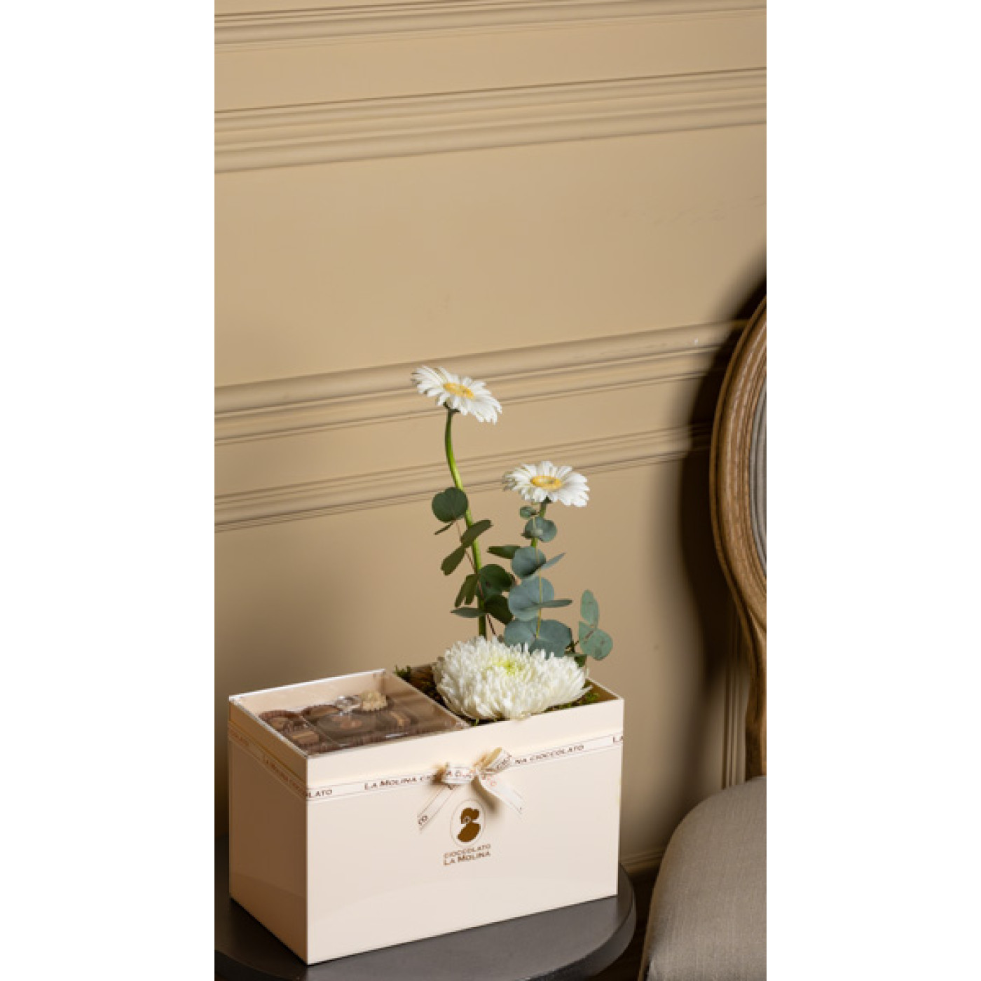 Chocolate Tray With Flower 3